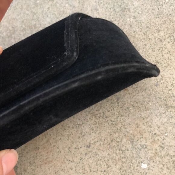 Marc by Marc Jacobs velvet eyeglass sunglass case black. - Picture 9 of 10